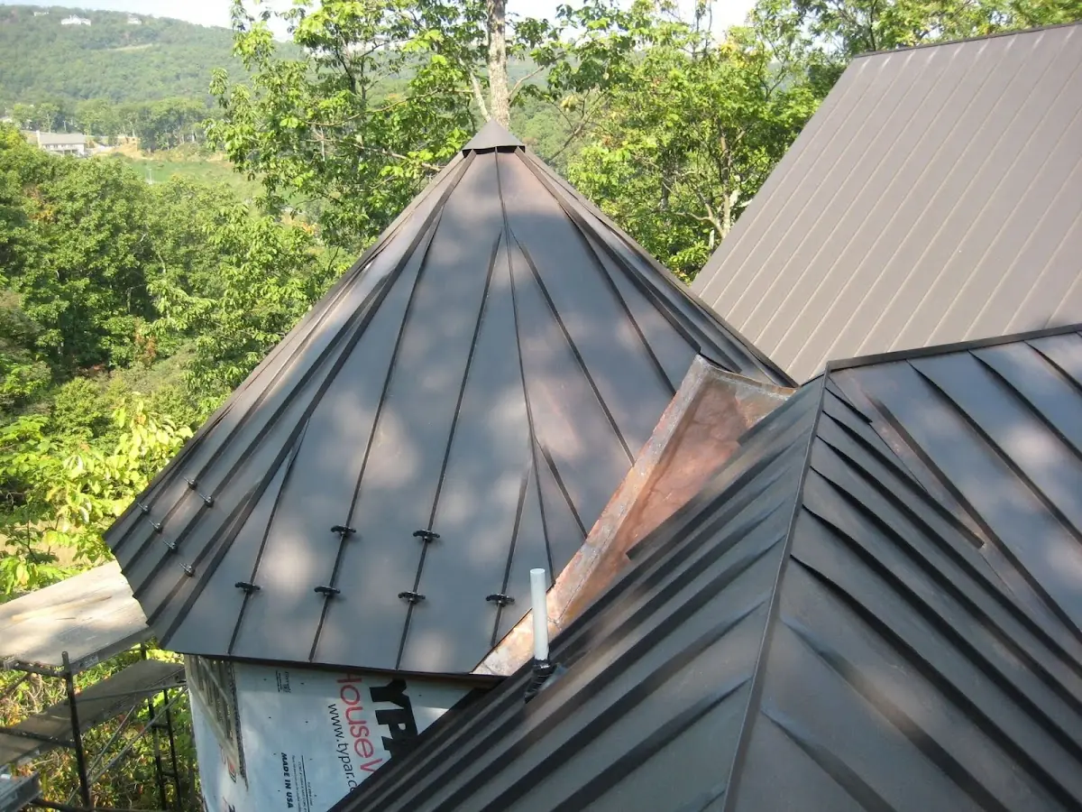 Professional Roof Tarp Installation by Craftsman Roofing in Kinross